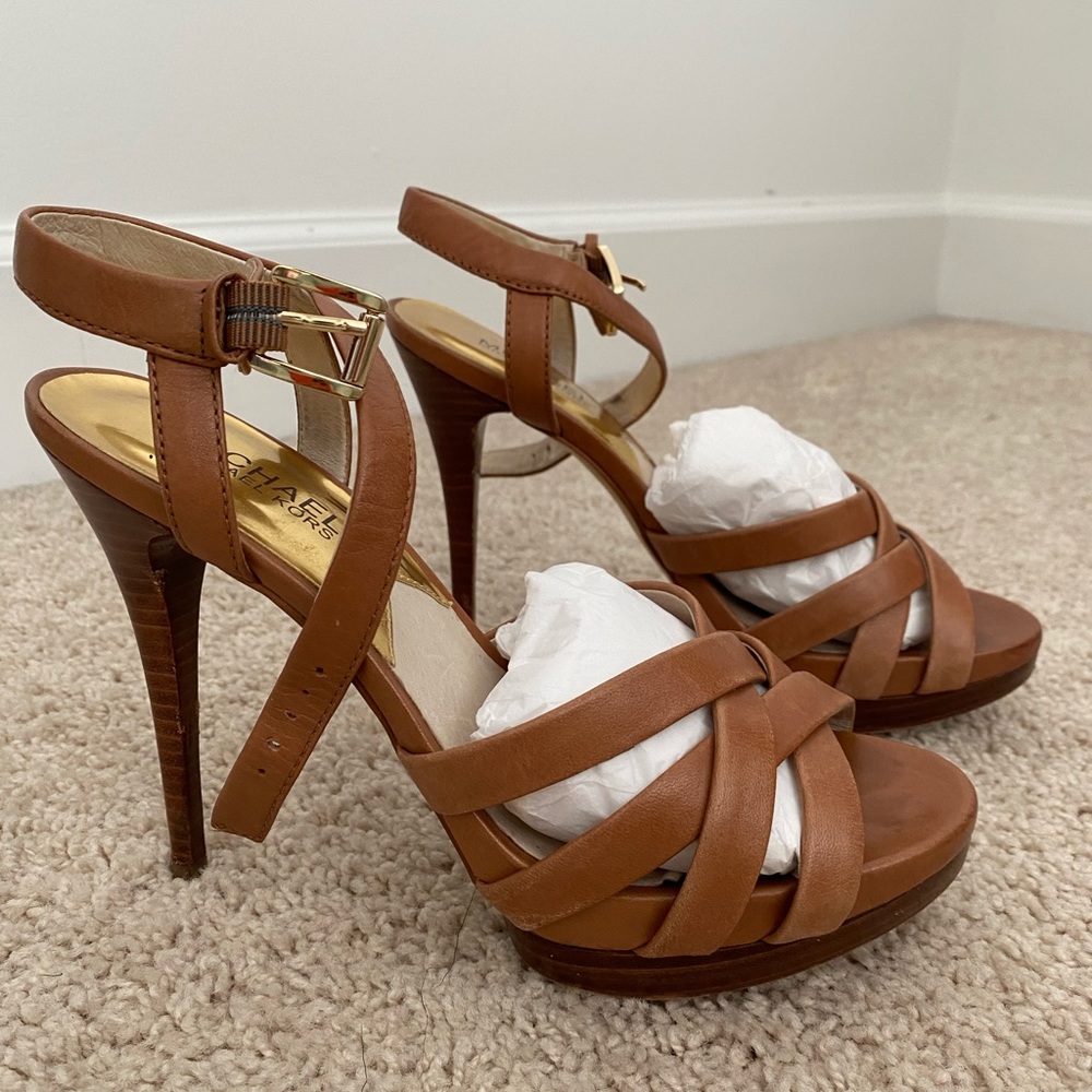 Michael Michael Kors strapped platform sandal Sz 8